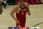 很自信！杨瀚森高位拿球 果断出手中投稳稳命中