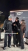 略尴尬啊！女网红和恩佐夫妇合影后竟提出再单独和恩佐来一张😐