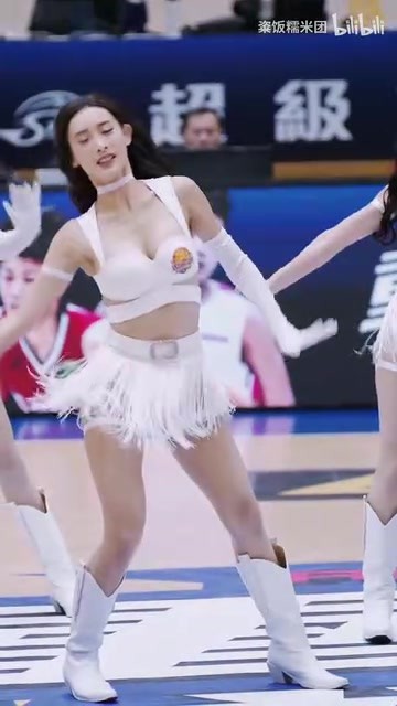 篮球赛中场休息，看一下中国台湾的拉拉队表演，放松一下身心😍