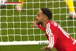 红魔时隔近3年欧冠首球！多尔古助攻库尼亚破门，曼联1-0领先
